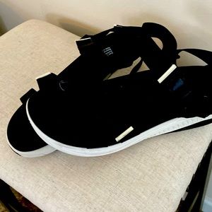 Dansko athletic sandals. Size 39 (8-8.5)